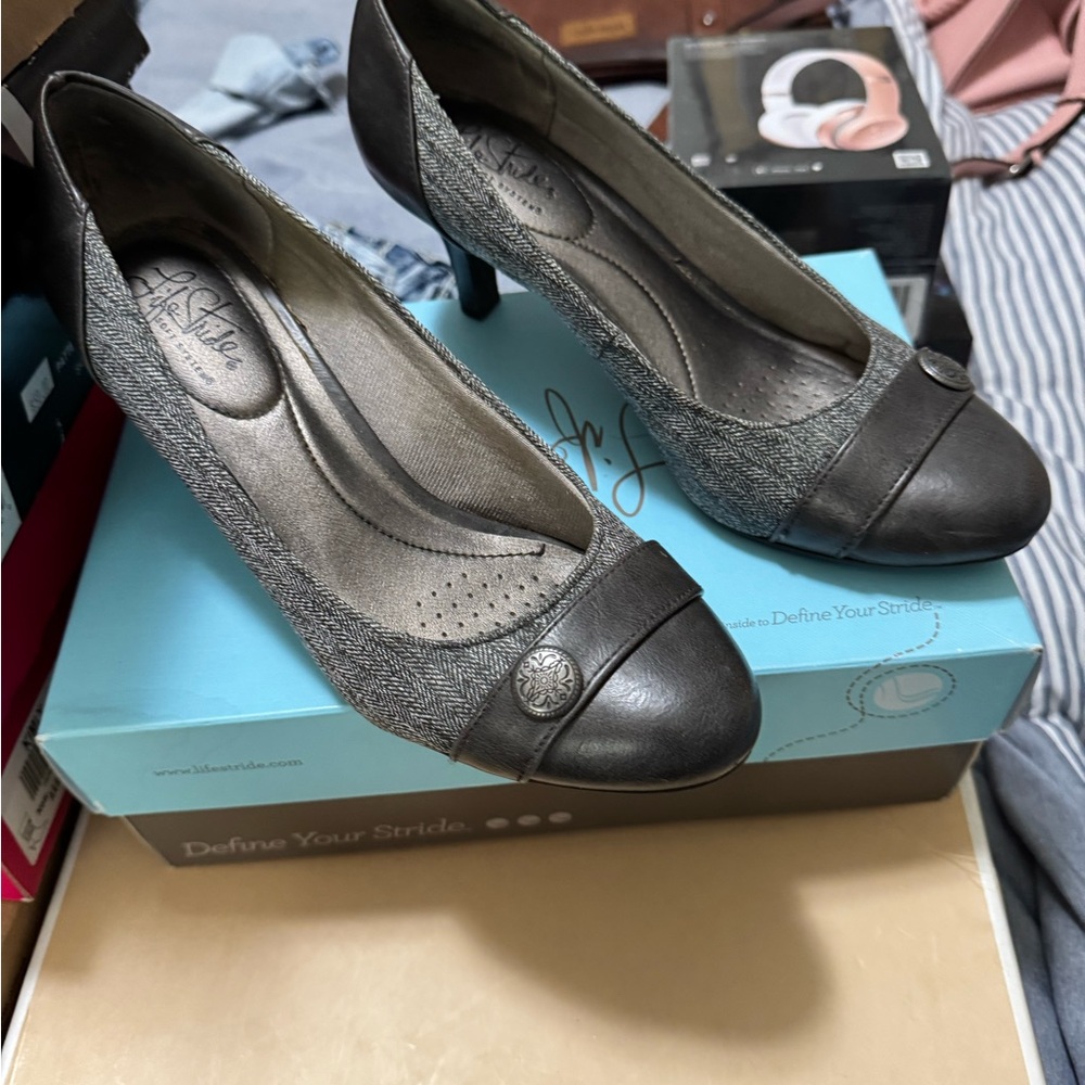 Life Stride Black and Gray Classic Heels